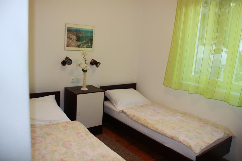 Mediterranean Oasis Apartments Baska  Exterior photo